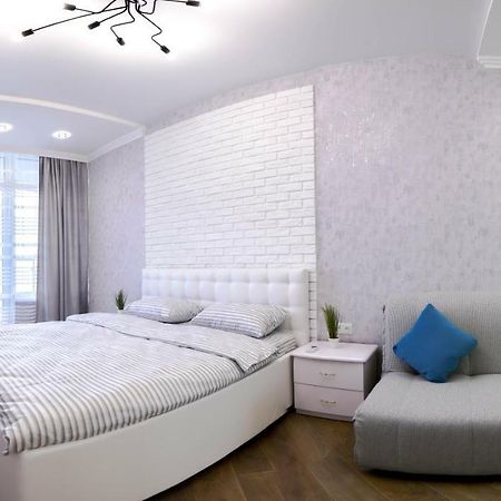 Skyview Apartments Odessa Extérieur photo