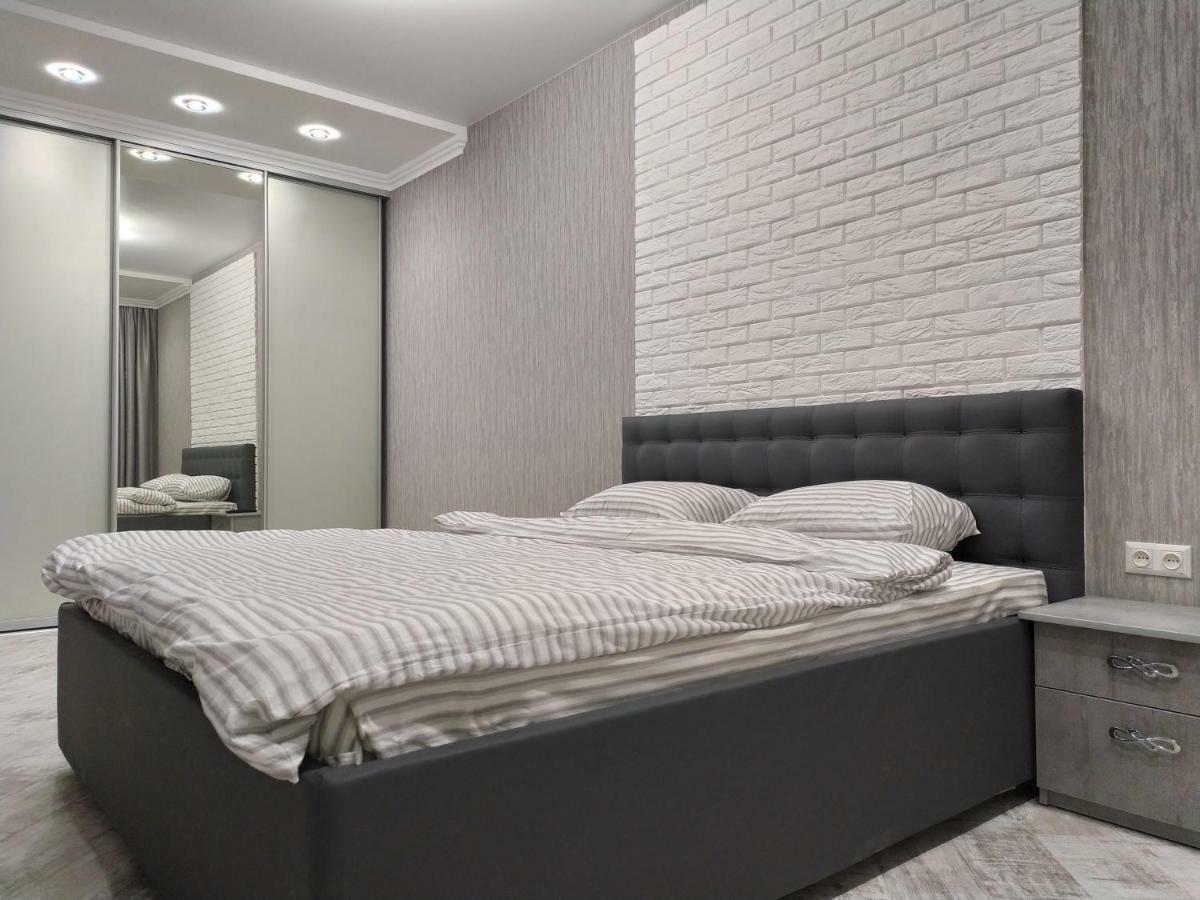 Skyview Apartments Odessa Extérieur photo